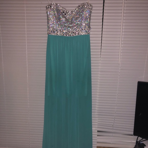 Prom dress - Picture 2 of 3